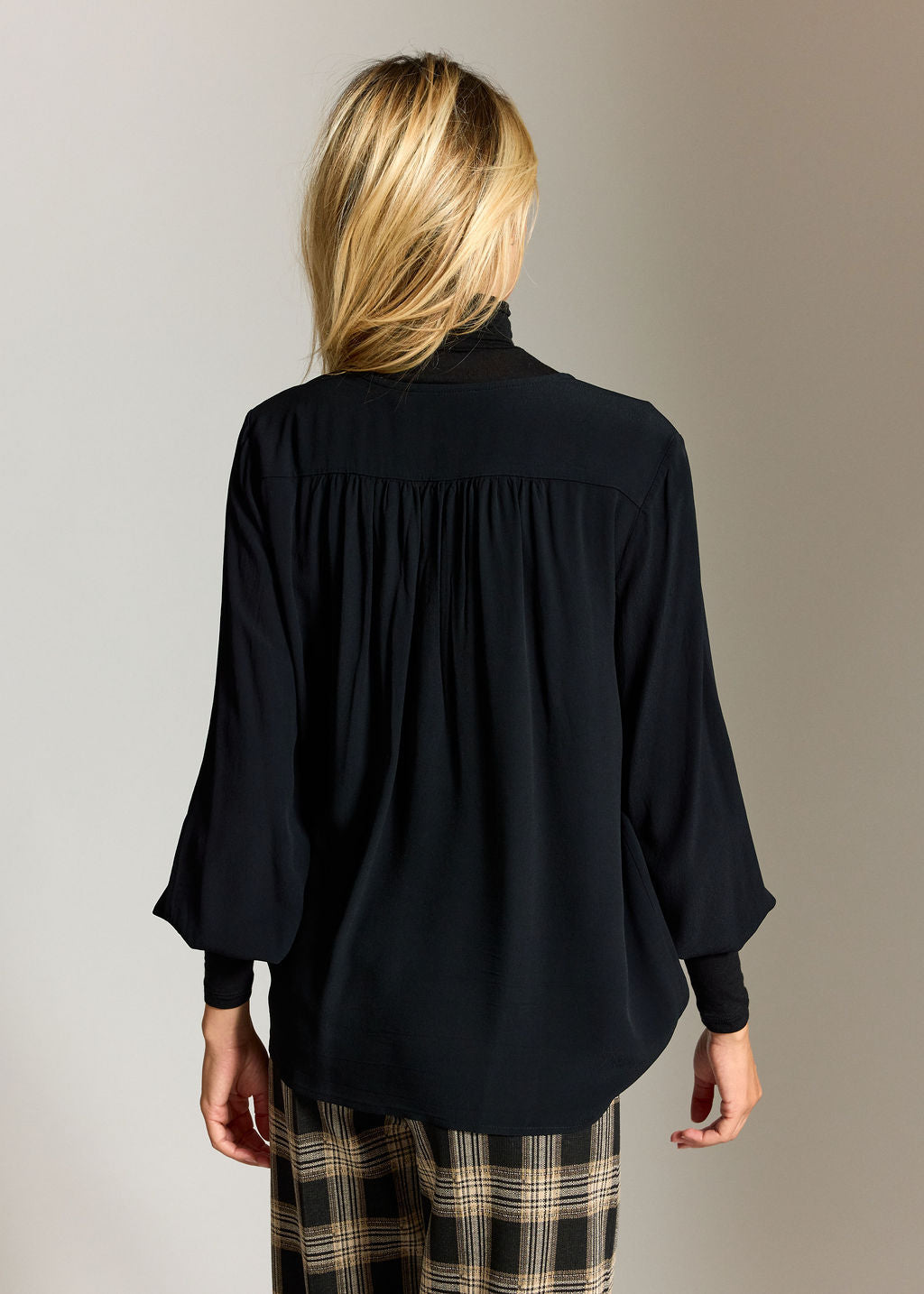 BLACK RIGAN GATHERED FRONT SHIRT