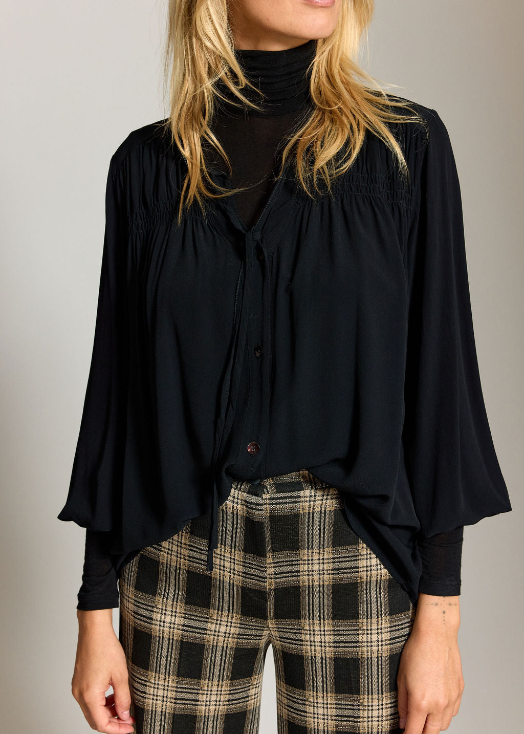 BLACK RIGAN GATHERED FRONT SHIRT