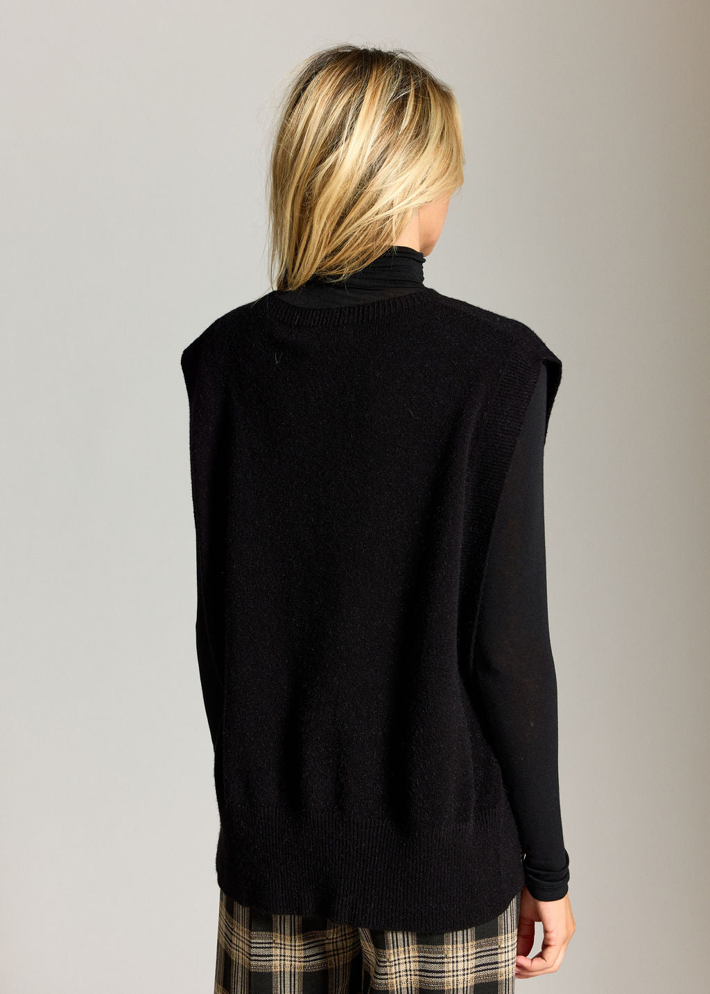 PULL SANS MANCHES MARCIA NOIR