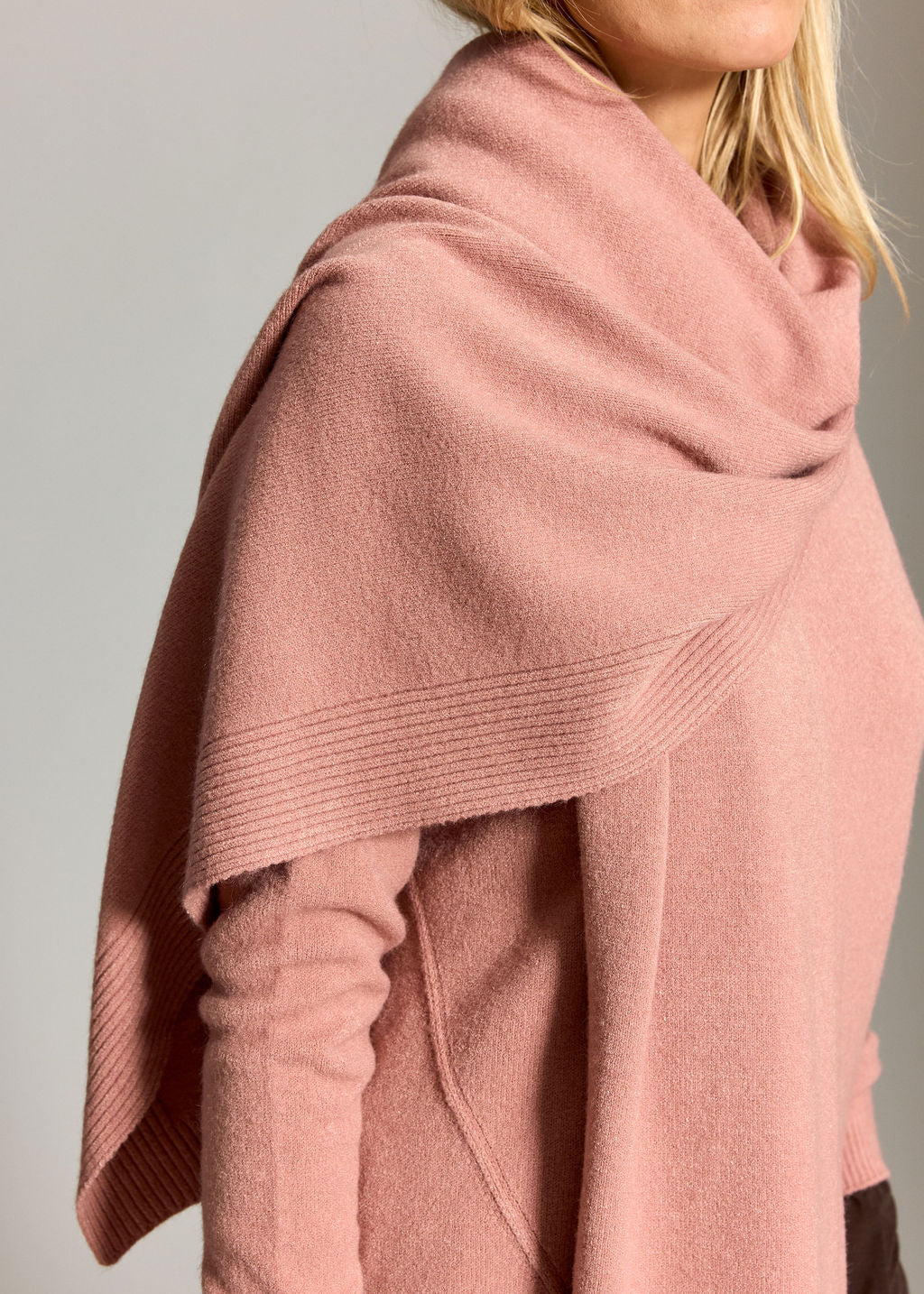 ECHARPE EN MAILLE NEL POUDRE