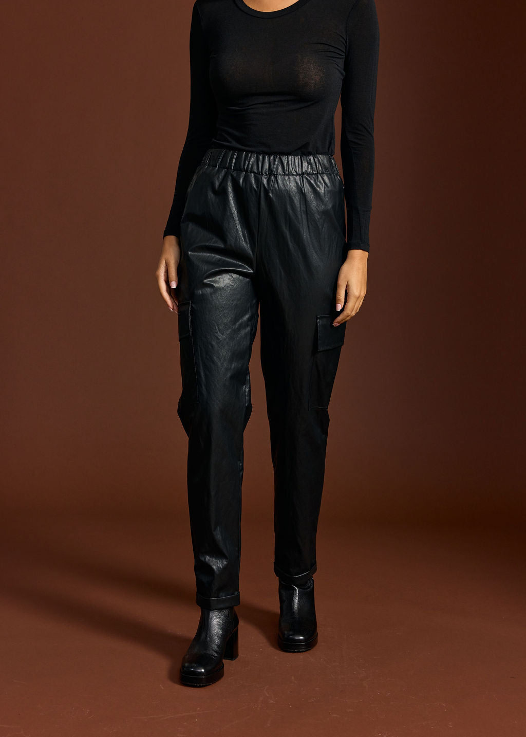 PANTALON EN FAUX CUIR FROISSÉ CLIDE NOIR