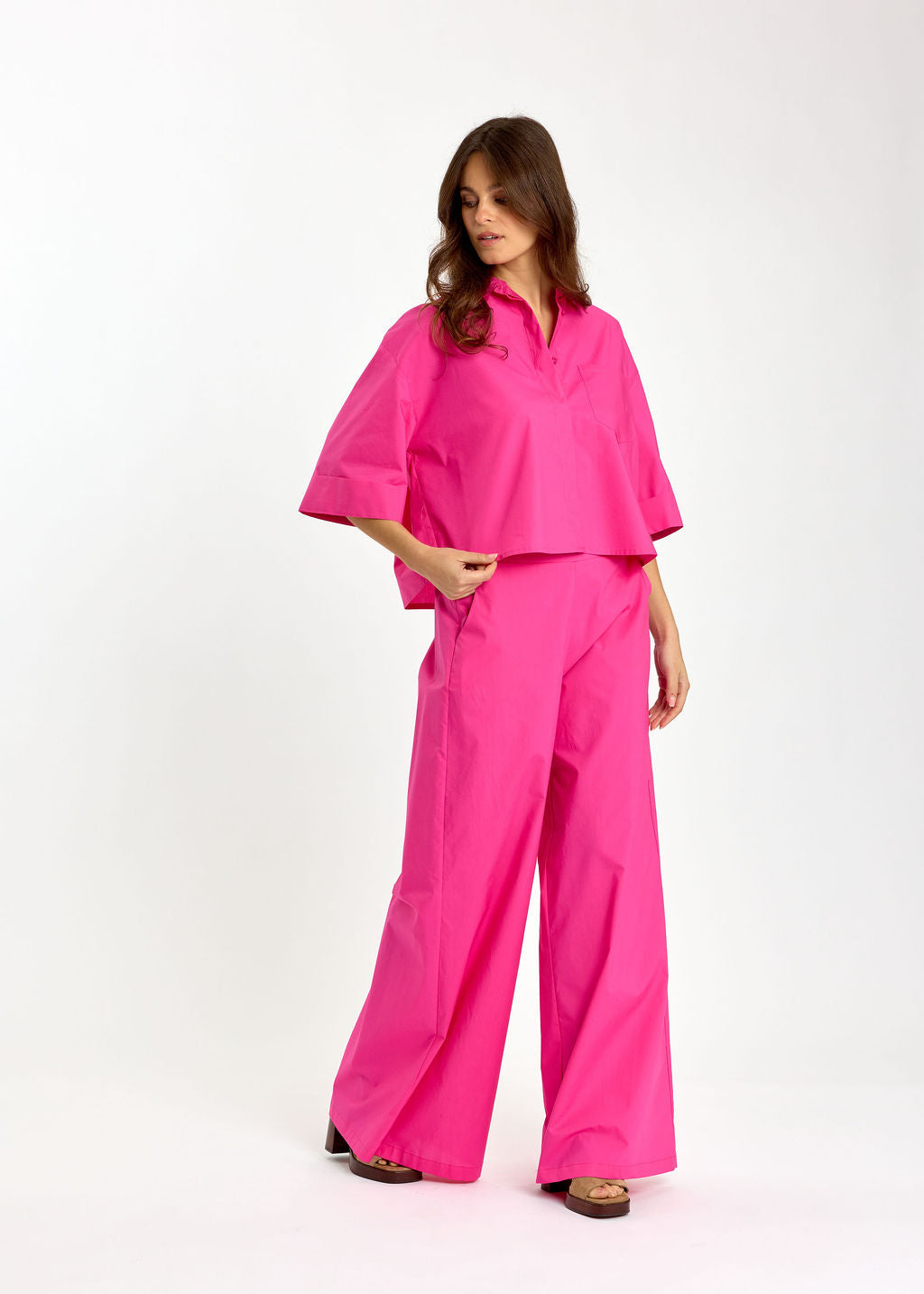 PANTALON LONG ÉVASÉ EN POPELINE UNIE CASSIA FUSHIA