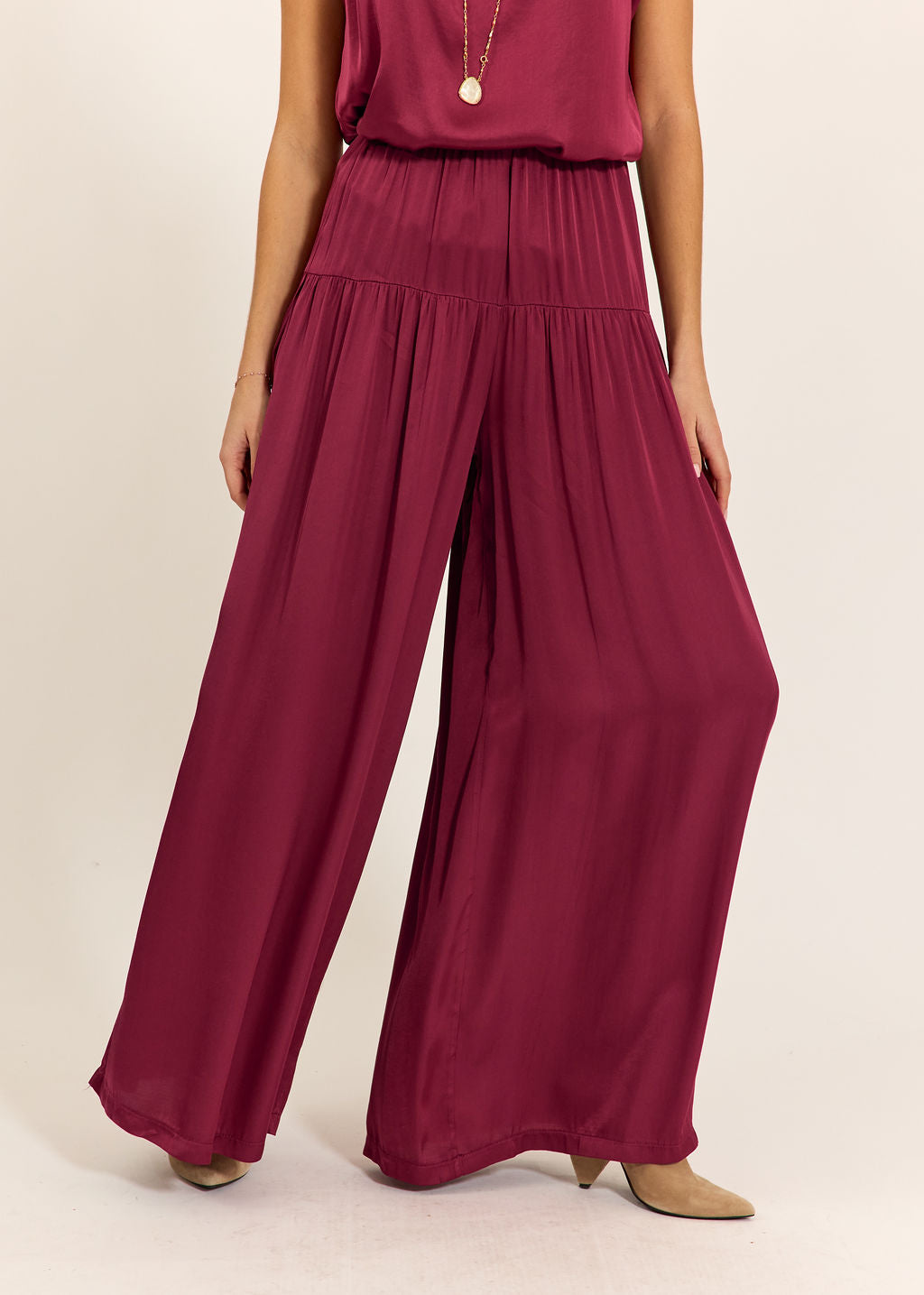 PANTALON FLUIDE AVEC DÉCOUPE AUX HANCHES RYO CERISE