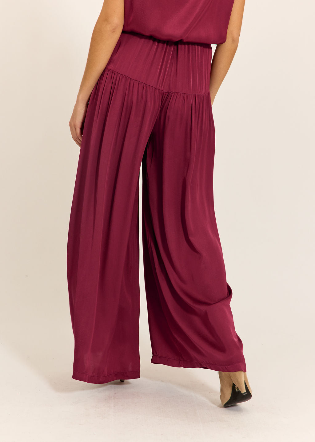 PANTALON FLUIDE AVEC DÉCOUPE AUX HANCHES RYO CERISE