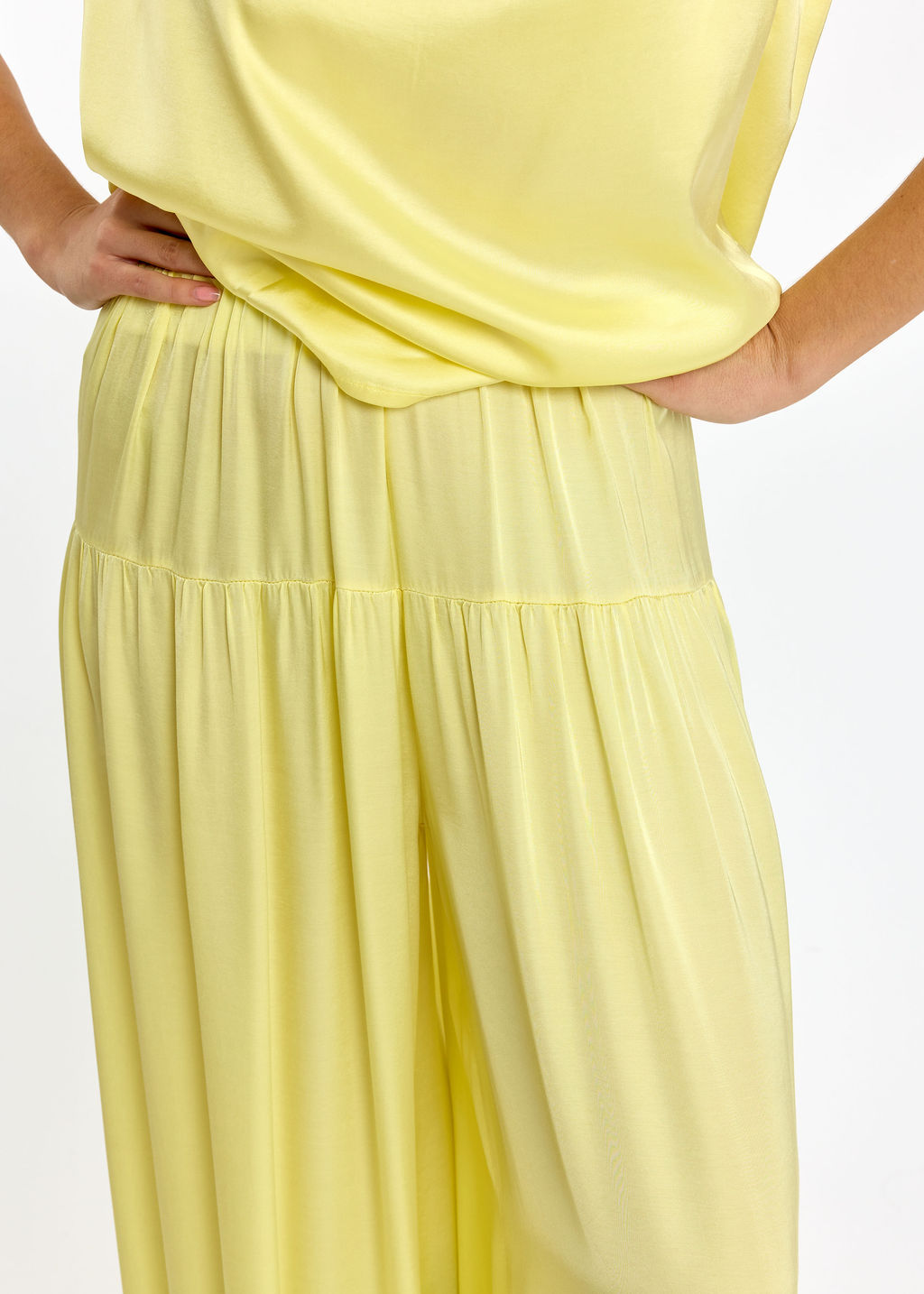 PANTALON FLUIDE AVEC DÉCOUPE AUX HANCHES RYO LEMON