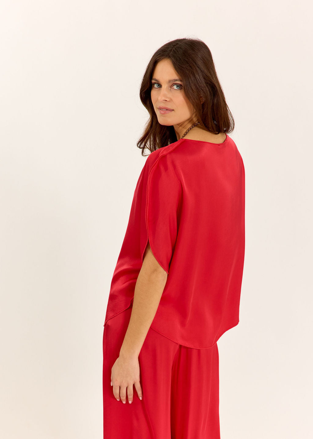 TOP AVEC LES CÔTÉS ARRONDIS ISCA ROUGE