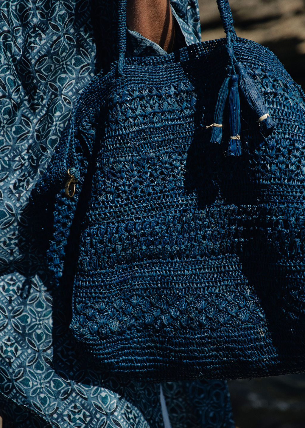 Cabas en veritable raphia bleu | Vêtements Femme Lauren Vidal 3