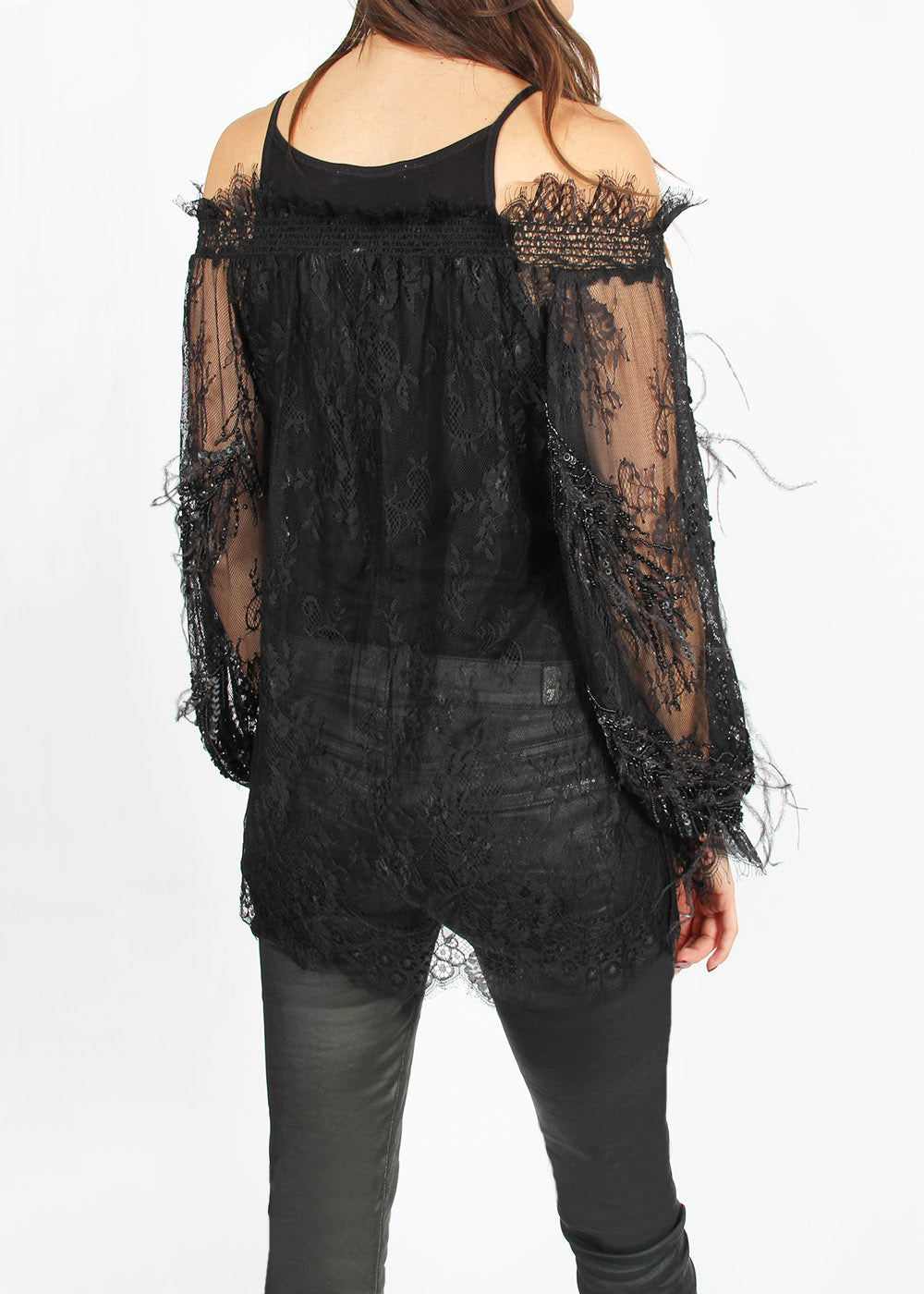 Blouse dentelle et perles