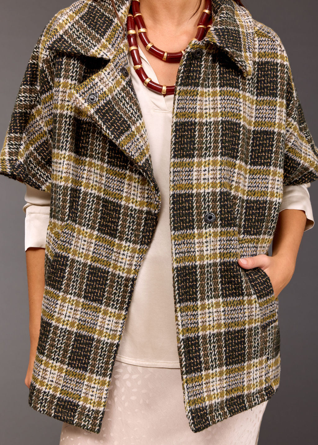 Sleeveless jacket fancy check pattern