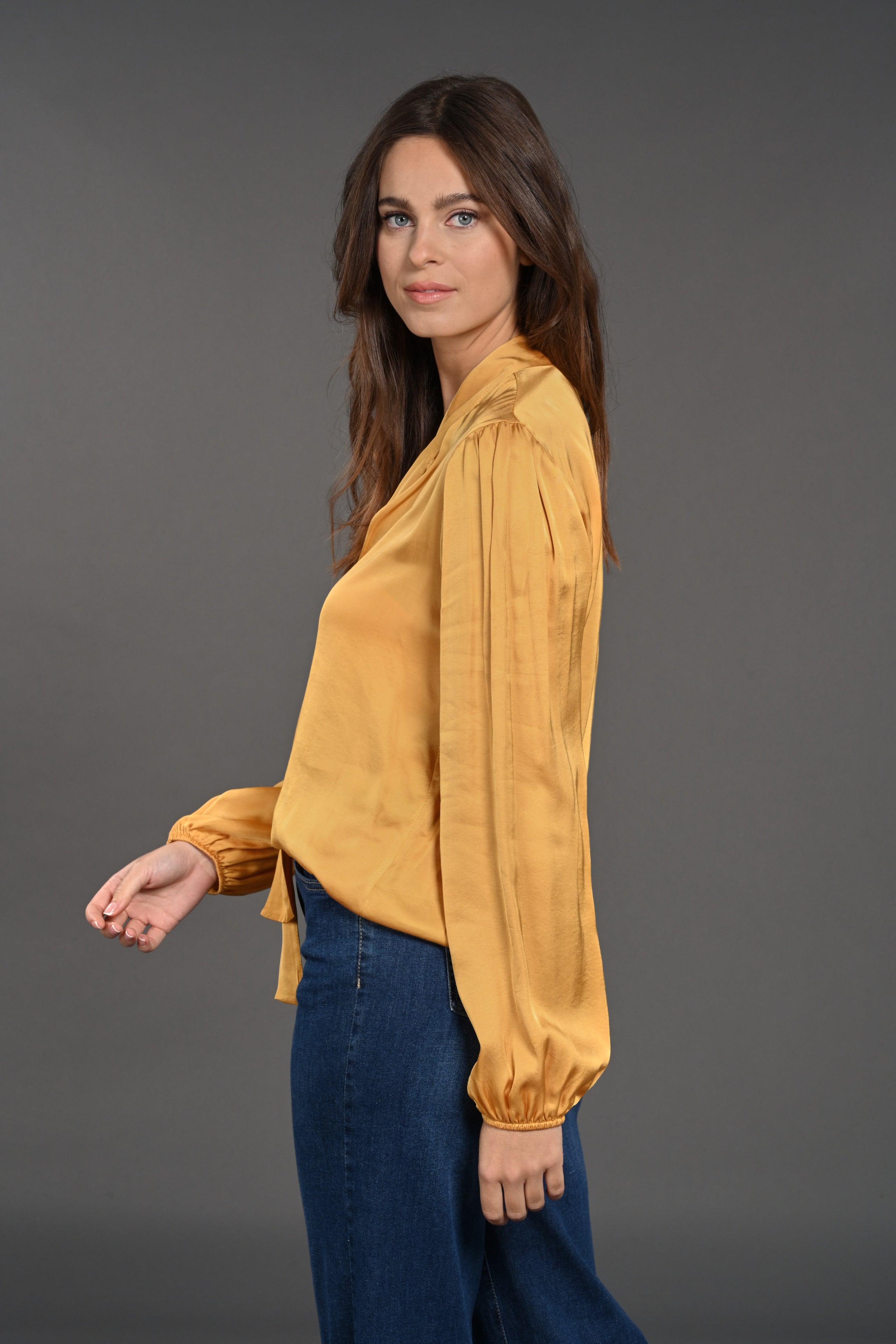 CHEMISE EN VISCOSE AVEC CRAVATE