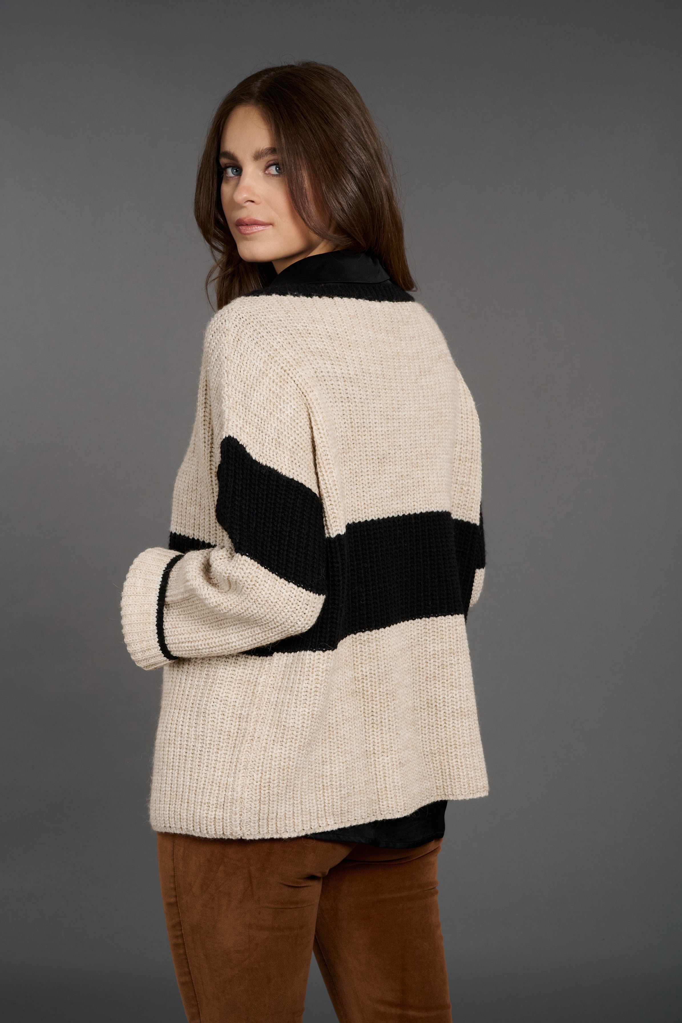 Beige / black sweater