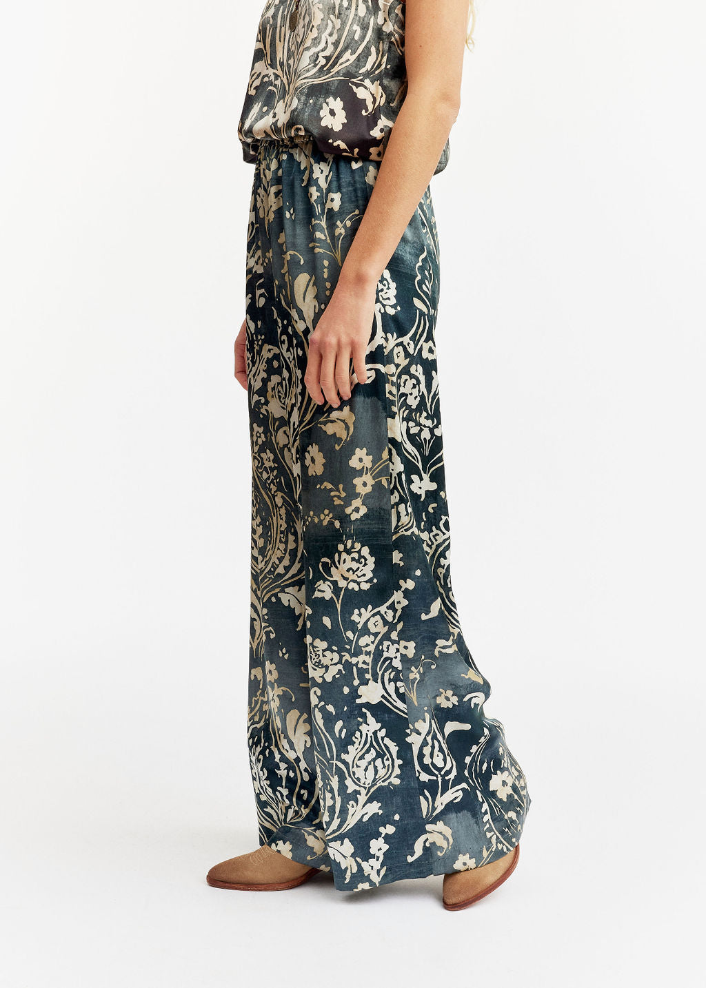 Soft trousers in silk viscose