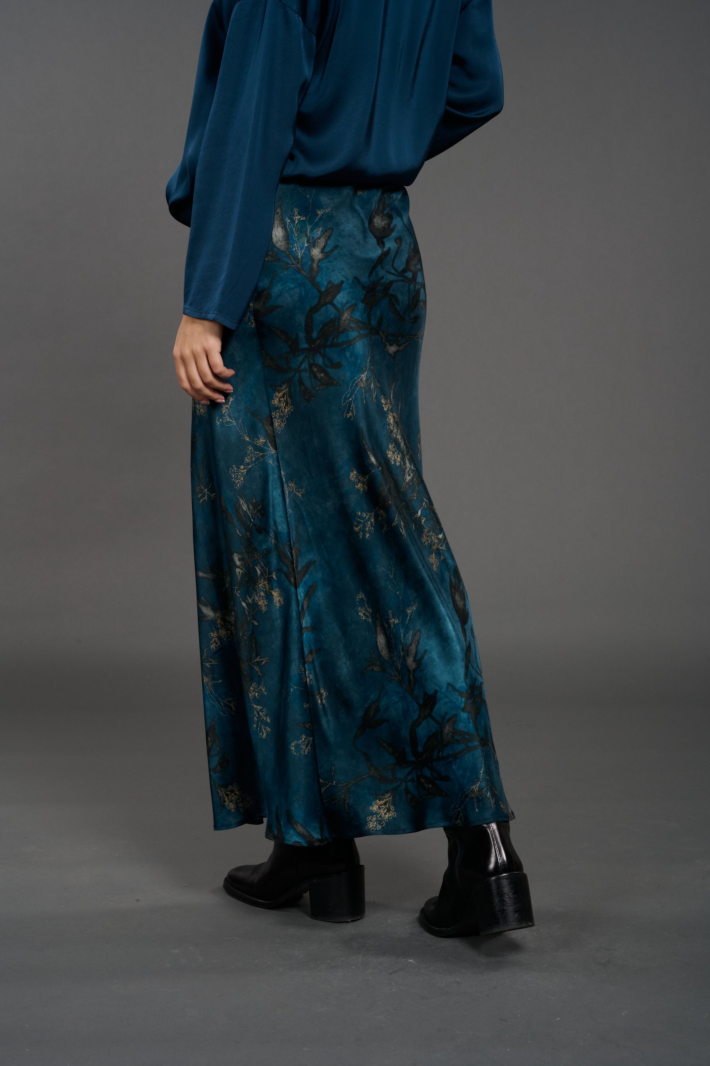 JUN SILK SKIRT