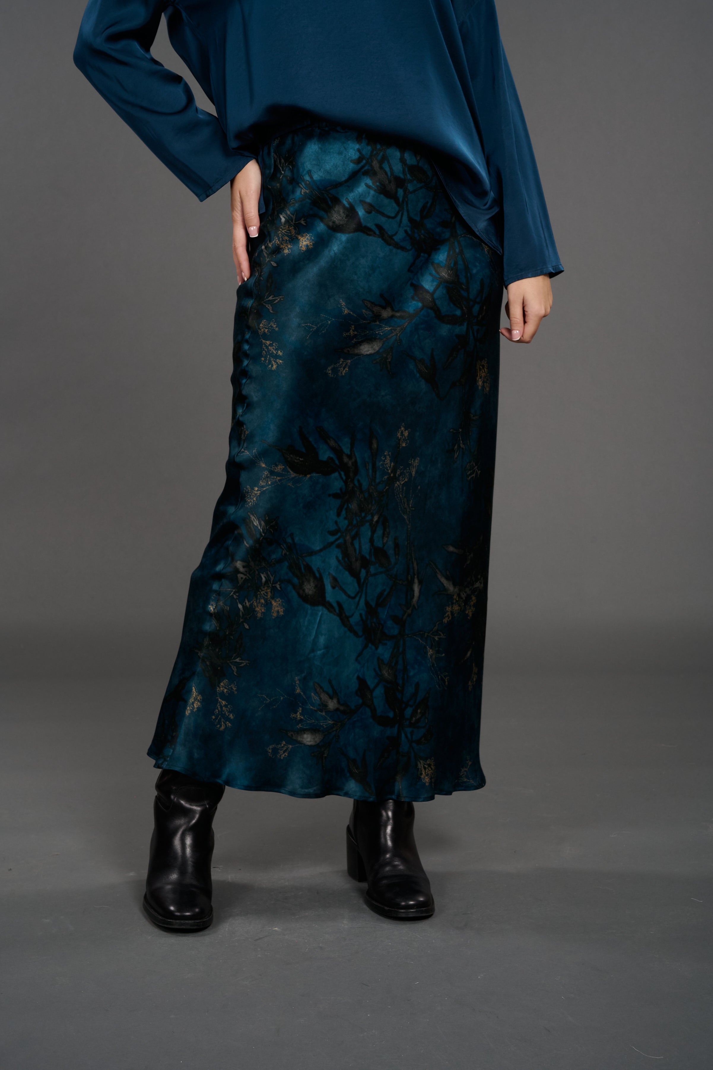 JUN SILK SKIRT