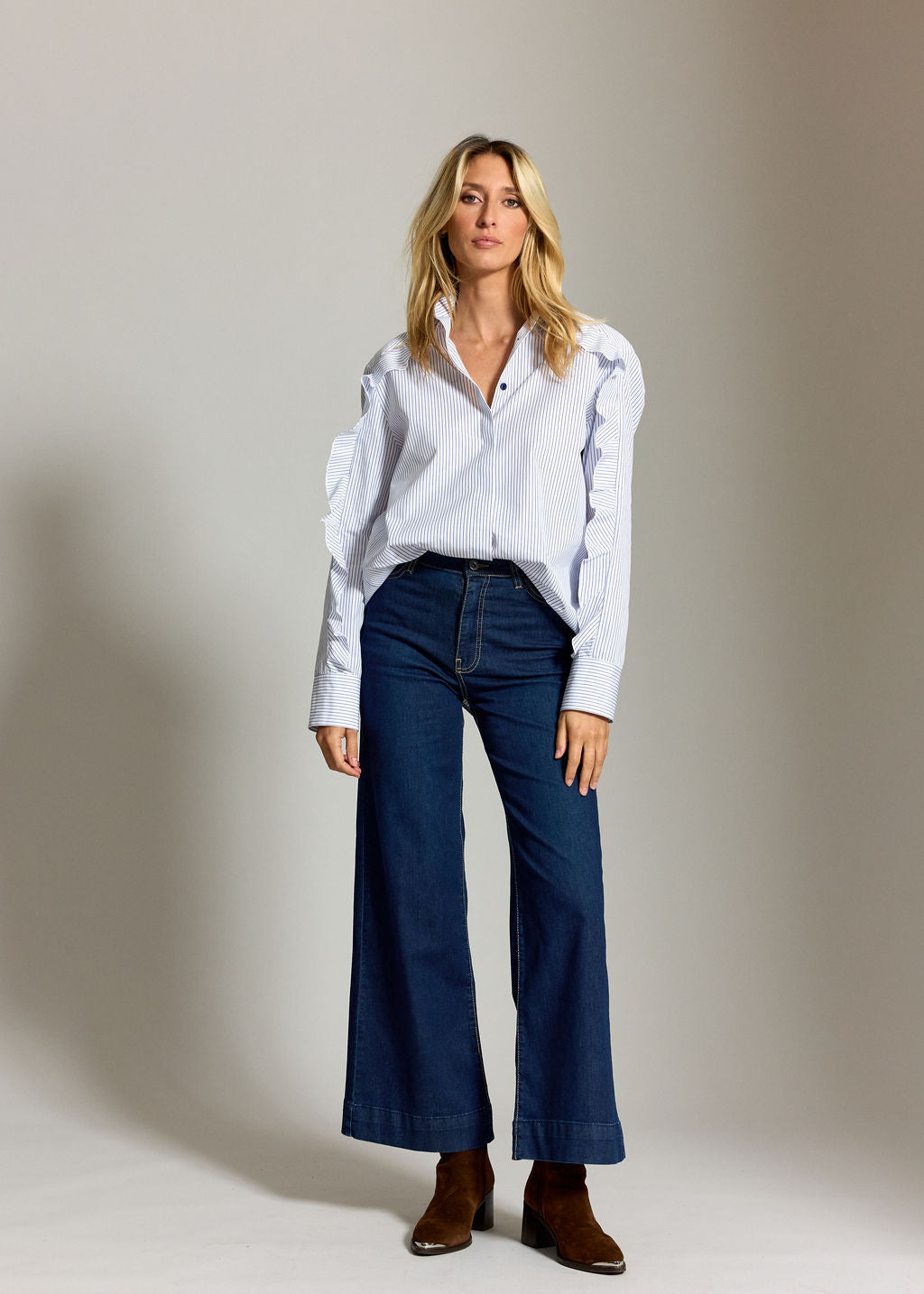 CHEMISE EN POPELINE RAYÉE AVEC VOLANT ASUKA BLEU