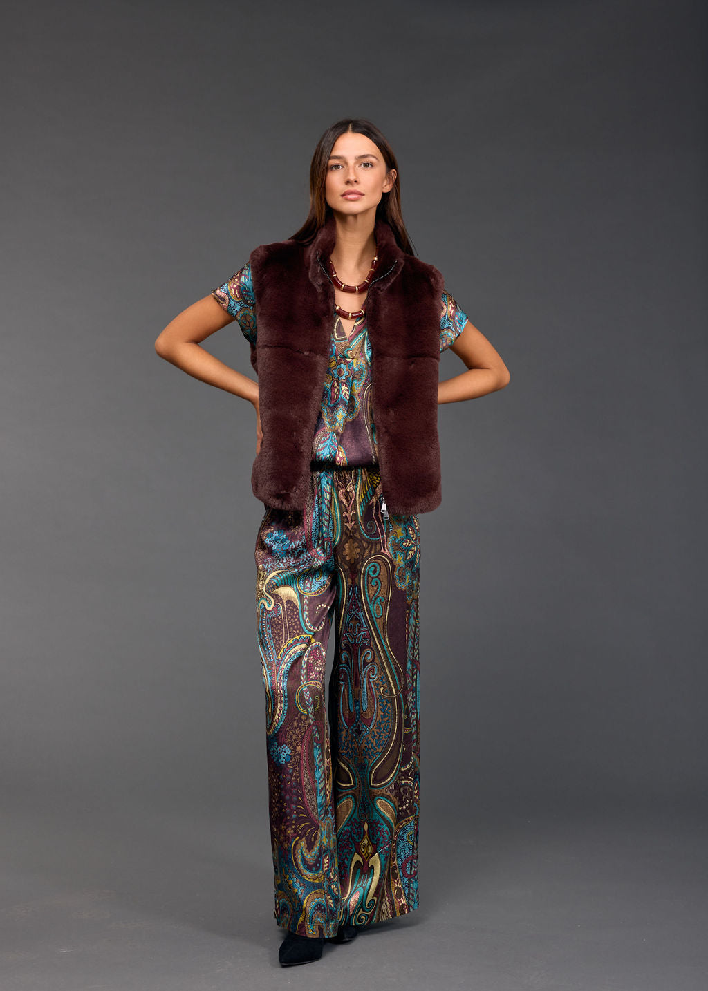 MOON FAUX FUR SLEEVELESS VEST