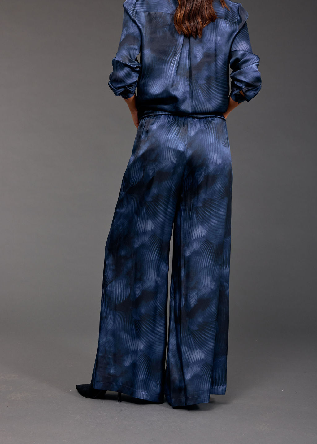 LORINE PRINTED FLUID PANTS