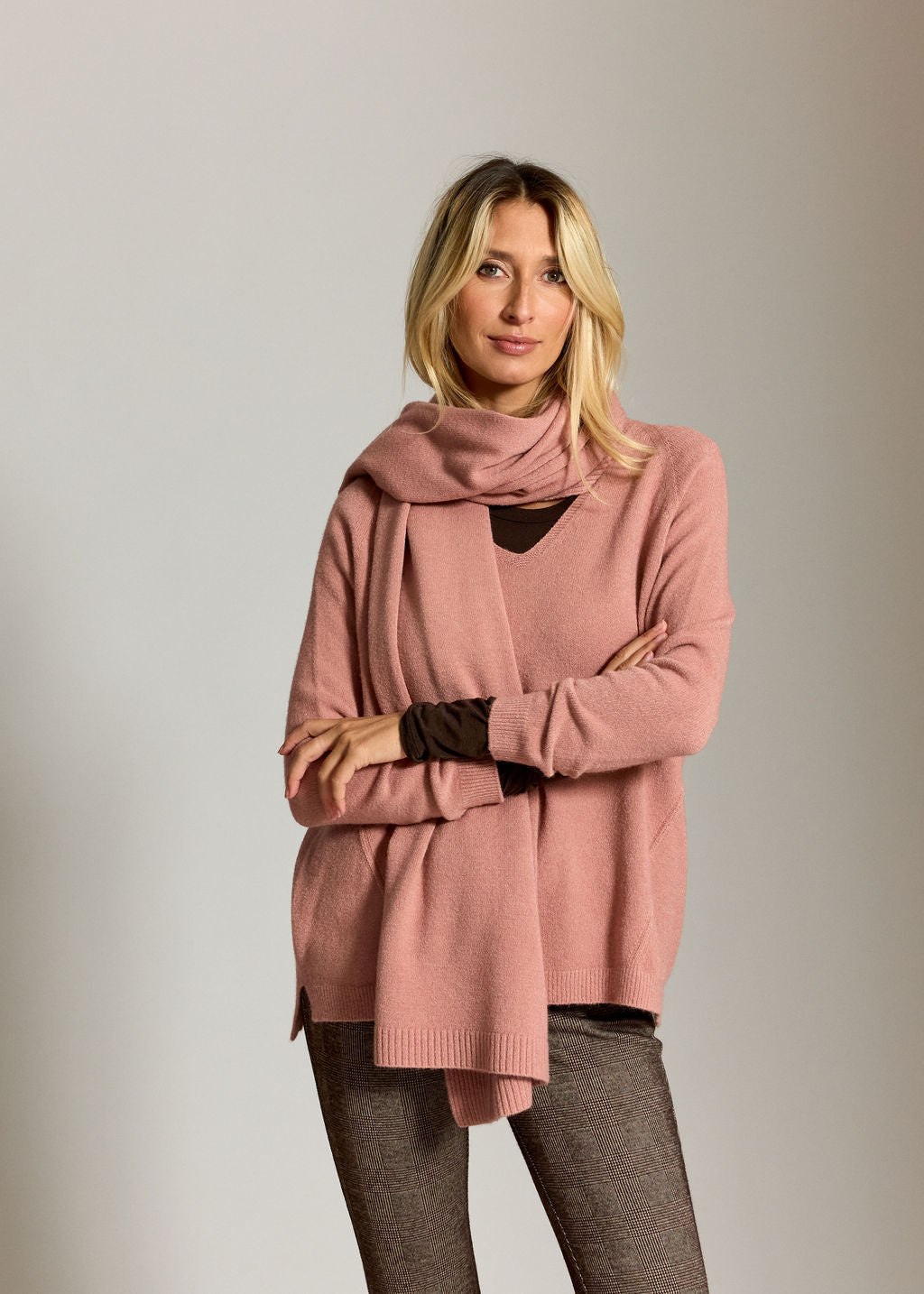 PULL V AVEC NERVURES ELLEN POUDRE