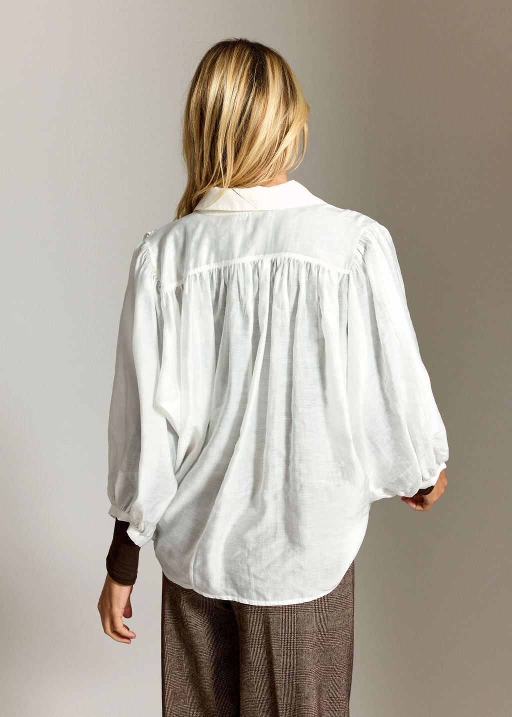 SUMI ECRU SHORT LOOSE SHIRT