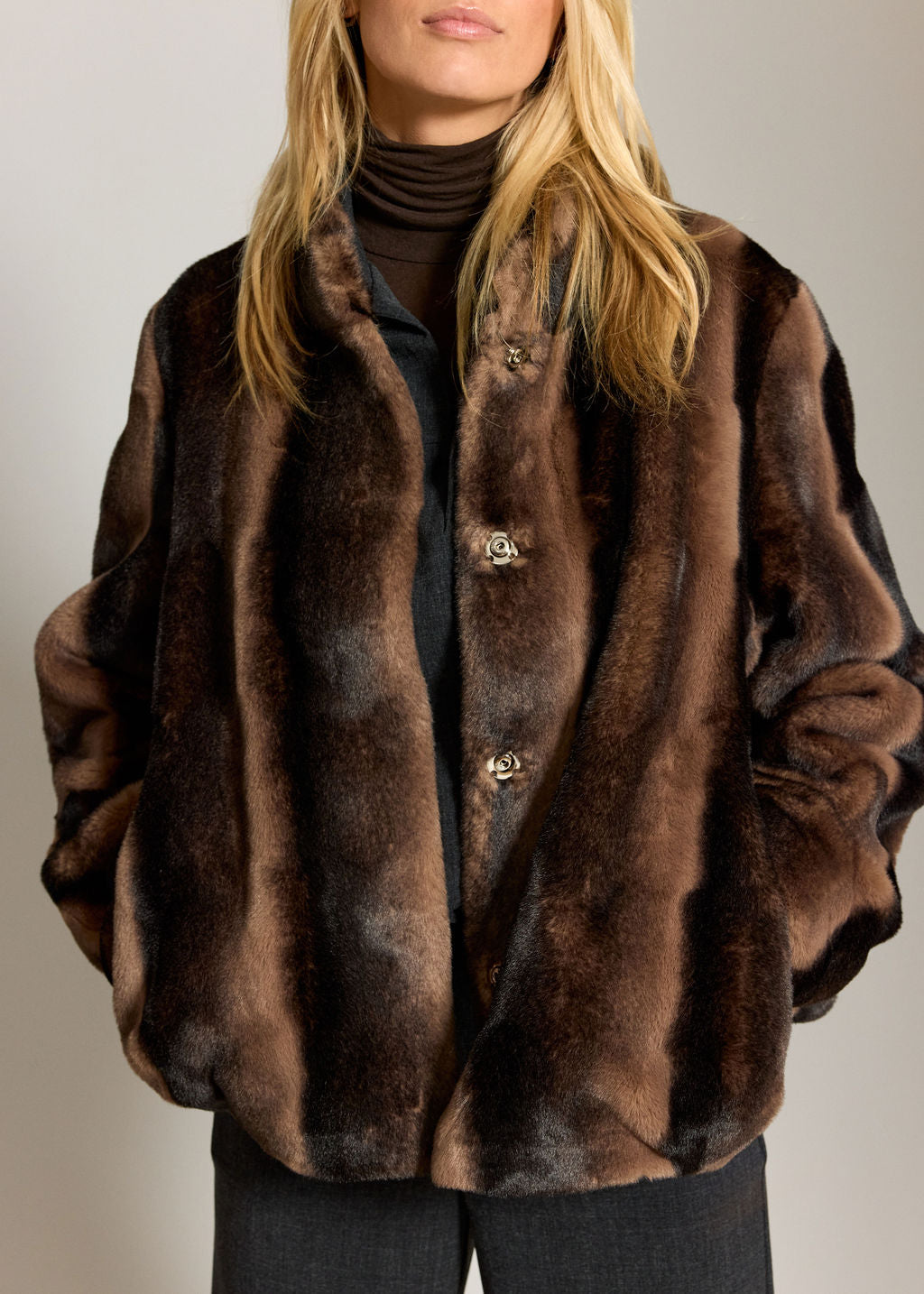 VESTE COURTE EN FAUSSE FOURRURE KAL CAFE