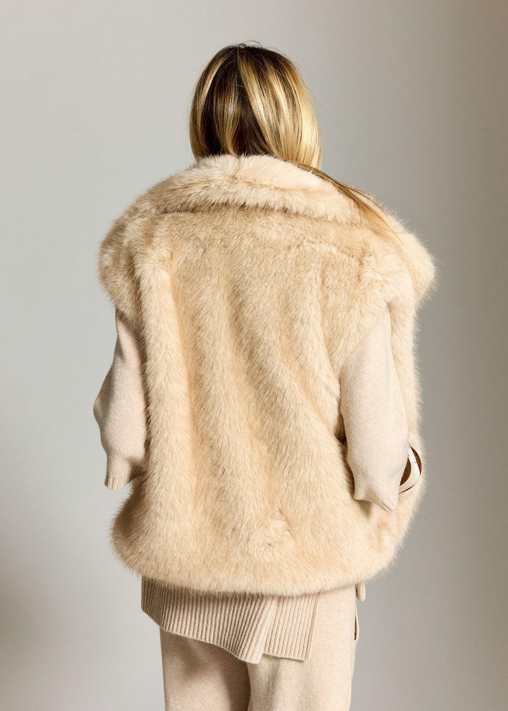 VESTE SANS MANCHES EN FAUSSE FOURRURE LINDA BEIGE