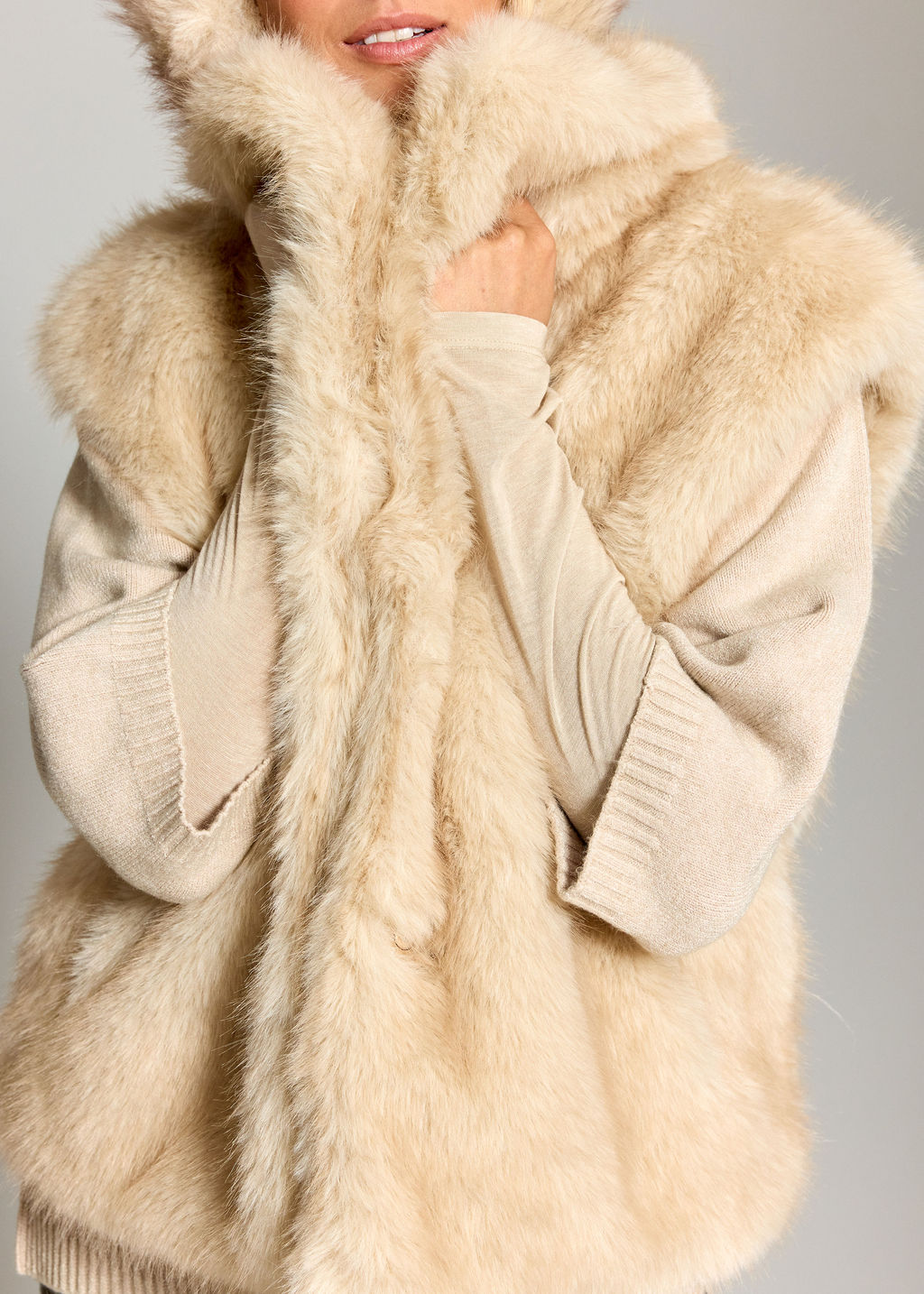 VESTE SANS MANCHES EN FAUSSE FOURRURE LINDA BEIGE
