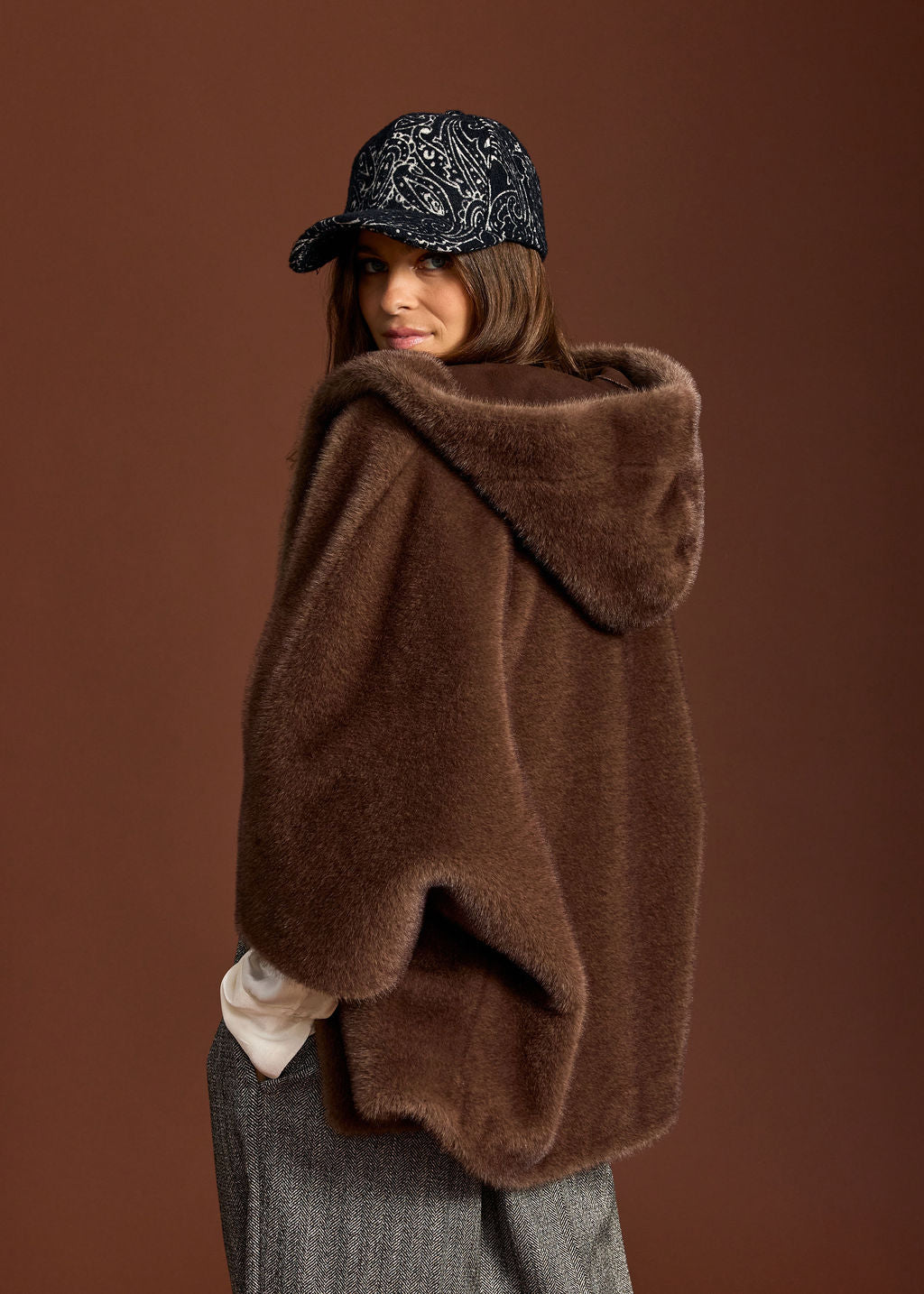 VESTE CAPUCHE EN FAUSSE FOURRURE SOFIA CAFE