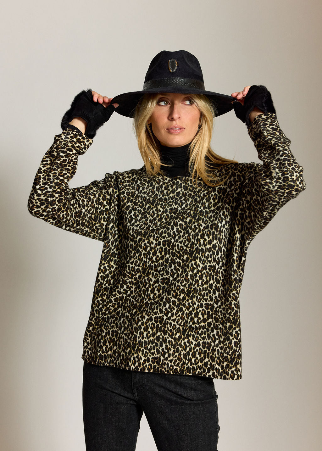 PULL LEOPARD COYOTE WILD