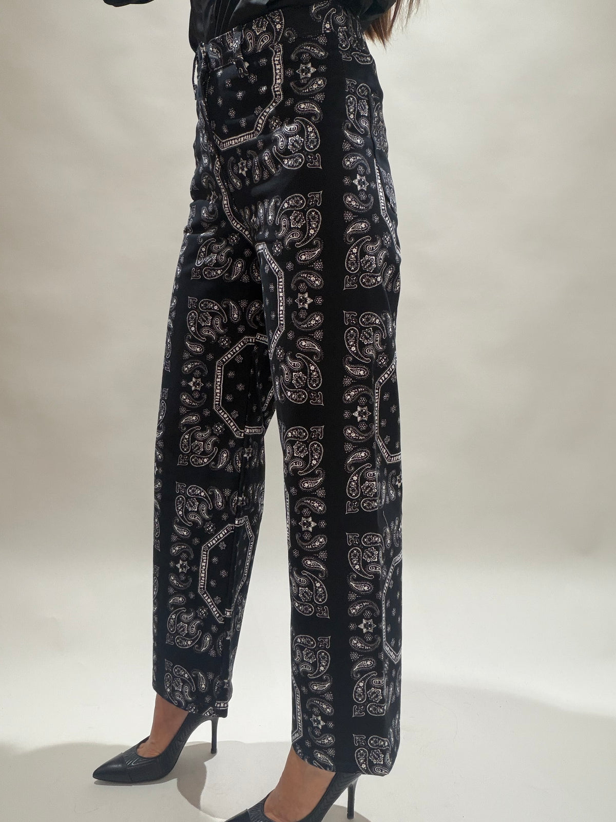 PANTALON IMPRIMÉ BANDANAS CALY NOIR