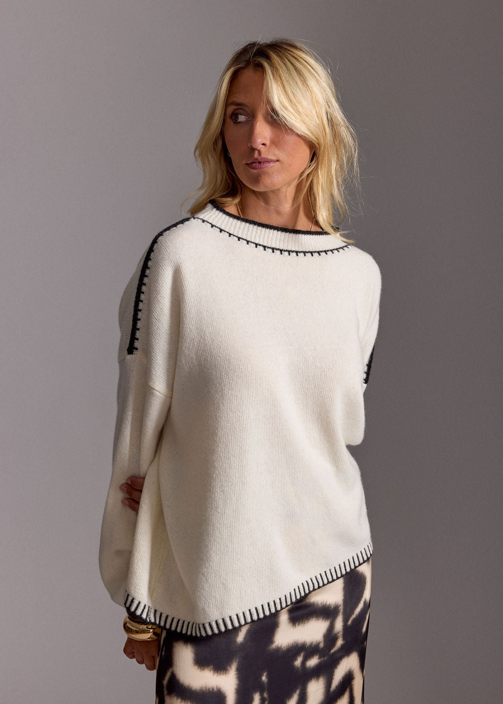 ULMA ECRU EMBROIDERED SHORT SWEATER