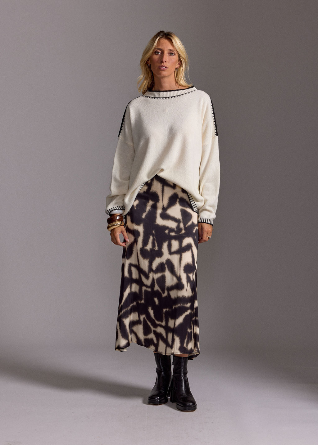 ULMA ECRU EMBROIDERED SHORT SWEATER