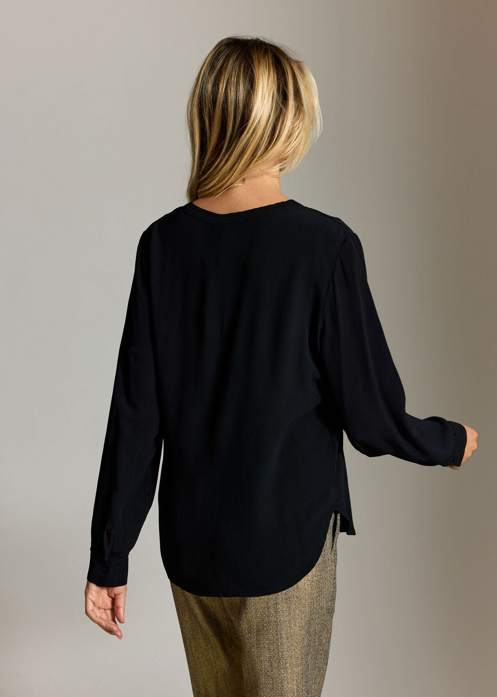 CHEMISE DROITE COL V PAOLA NOIR