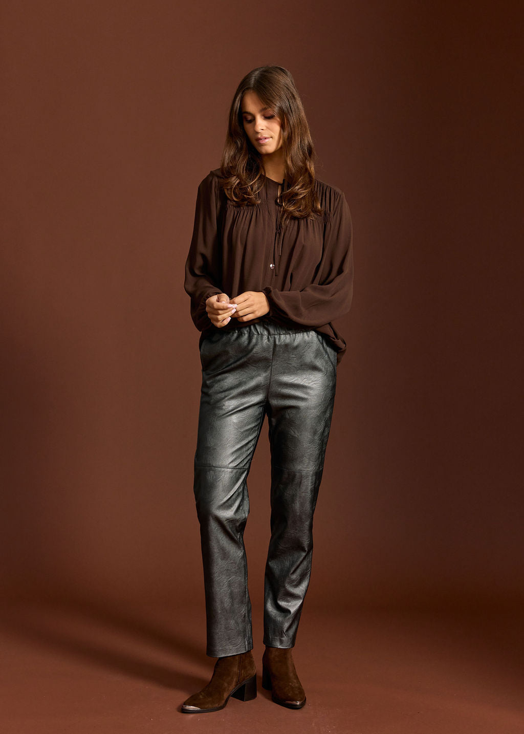 RIGAN CAFE GATHERED FRONT SHIRT