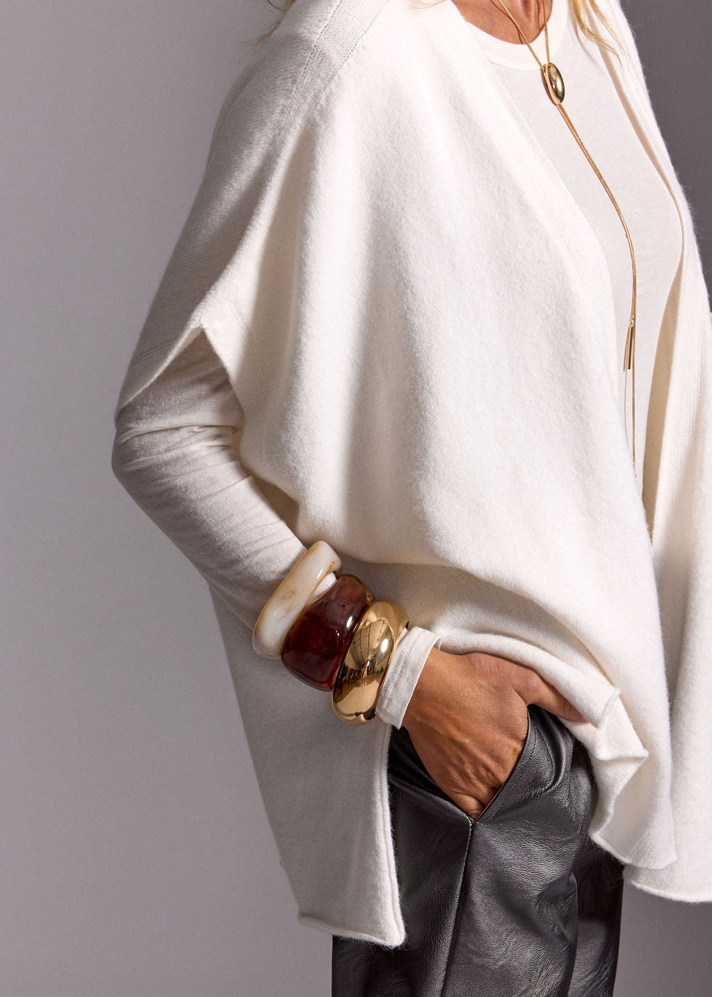 MACHA ECRU SLEEVELESS VEST