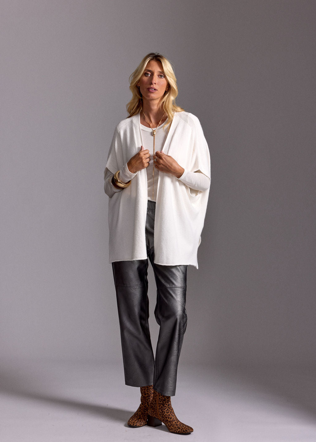 MACHA ECRU SLEEVELESS VEST