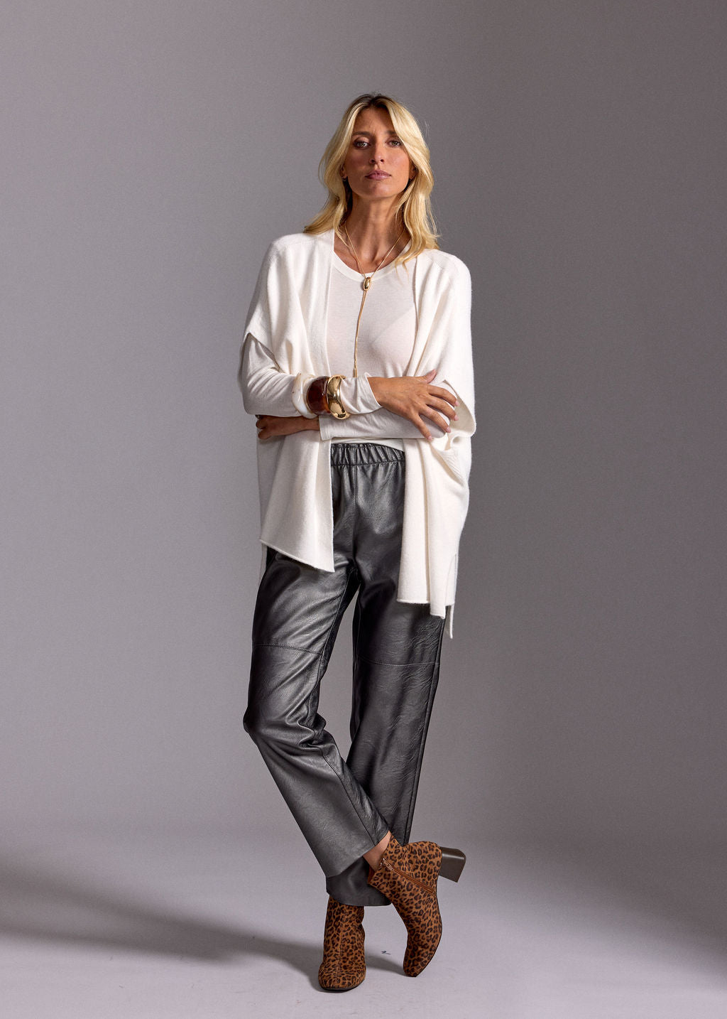 MACHA ECRU SLEEVELESS VEST