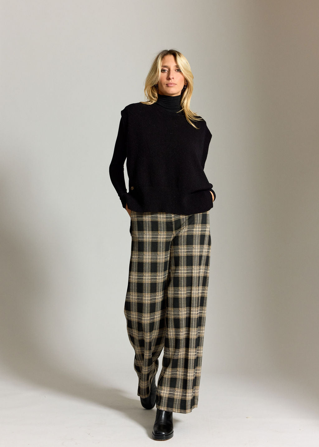 PULL SANS MANCHES MARCIA NOIR