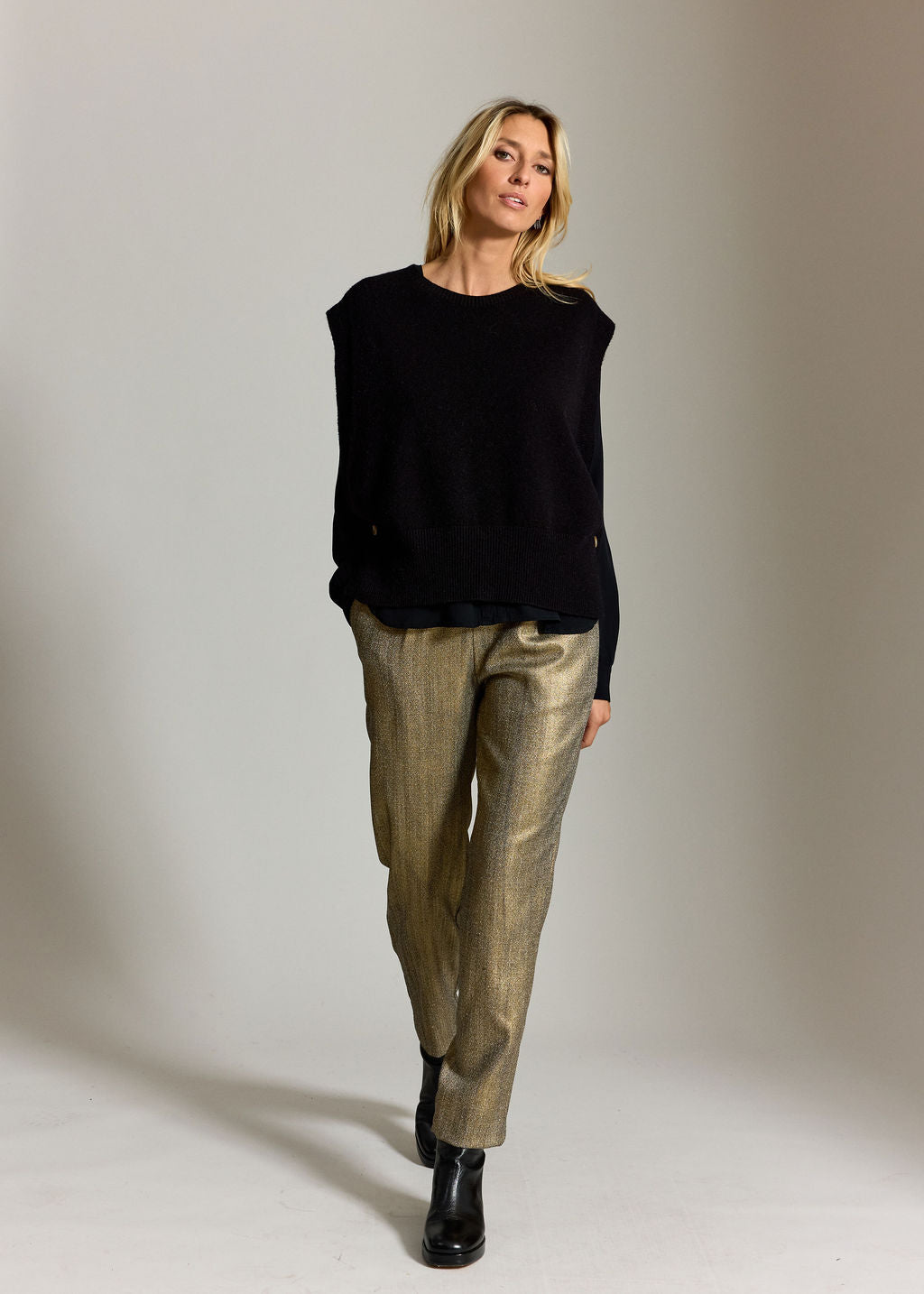 PULL SANS MANCHES MARCIA NOIR