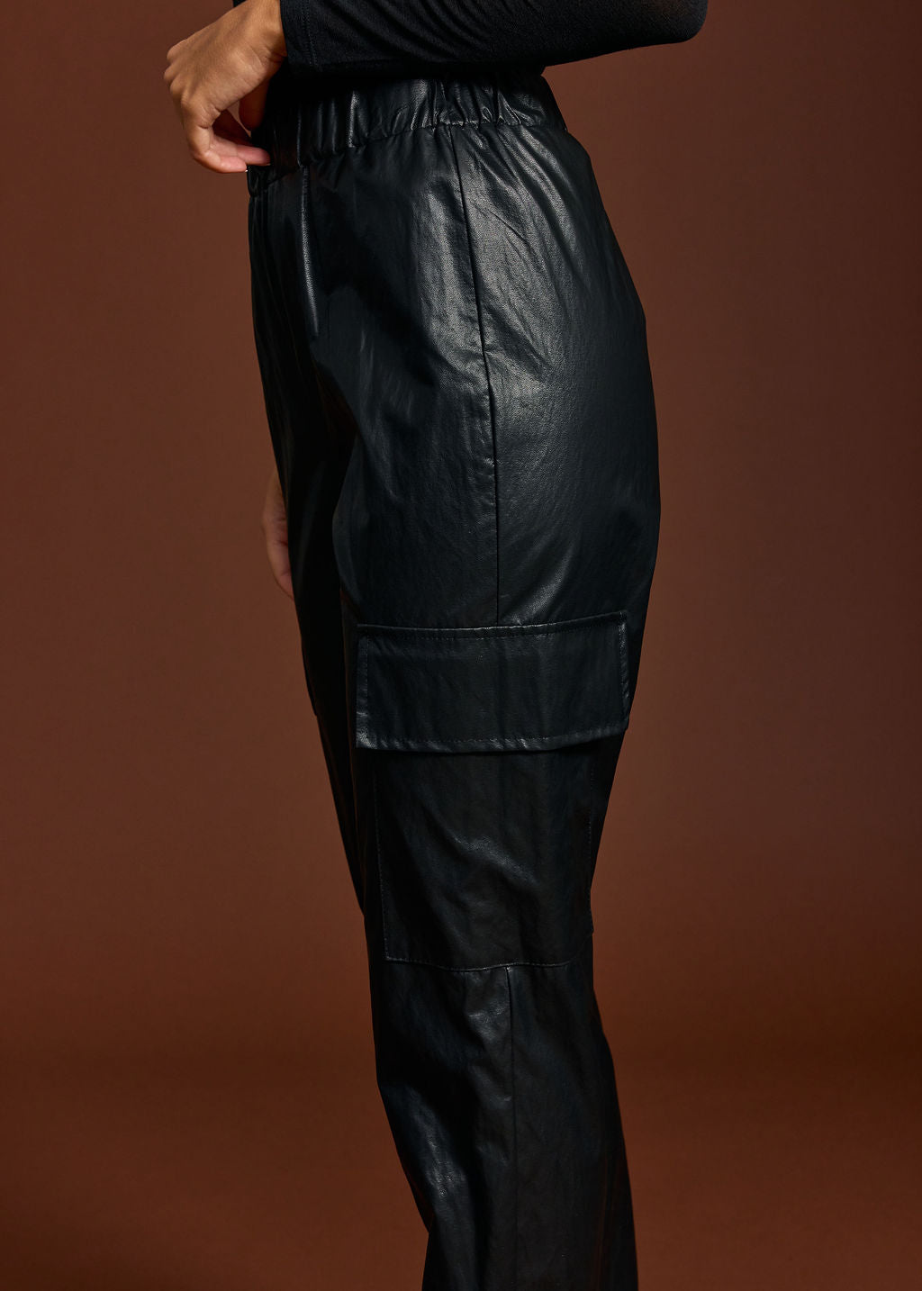 PANTALON EN FAUX CUIR FROISSÉ CLIDE NOIR