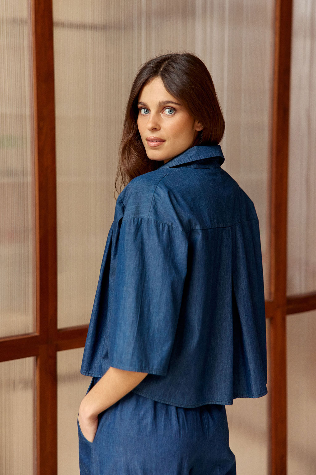 CHEMISE COURTE EN COTON DENIM À PLIS ABRIL BLUE