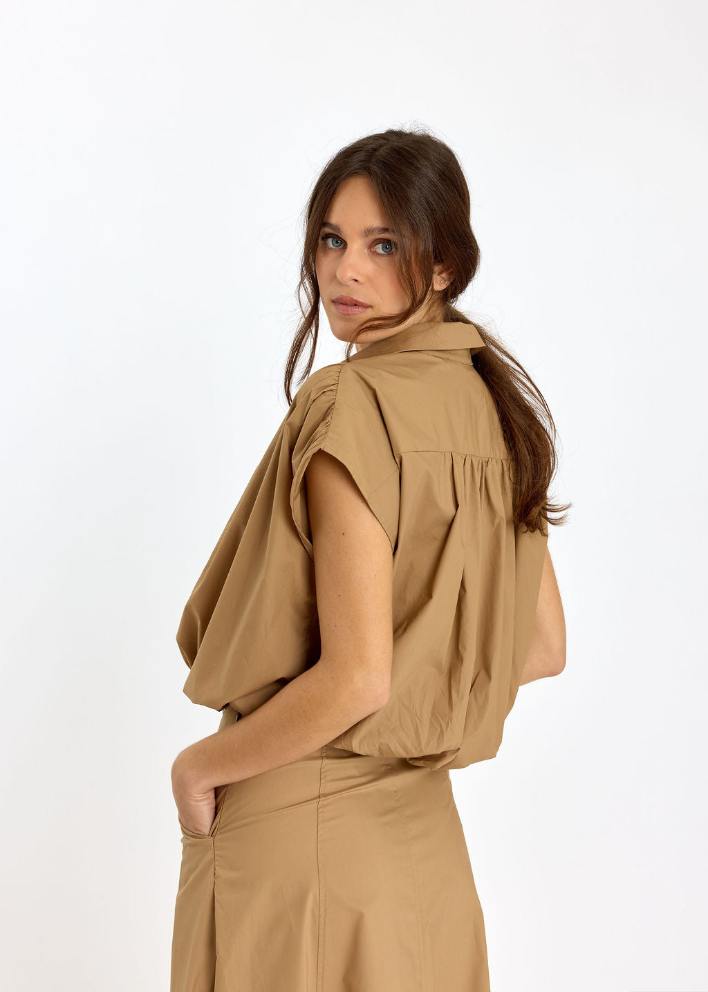 CHEMISE SANS MANCHE EN POPELINE DE COTON TILT CAMEL