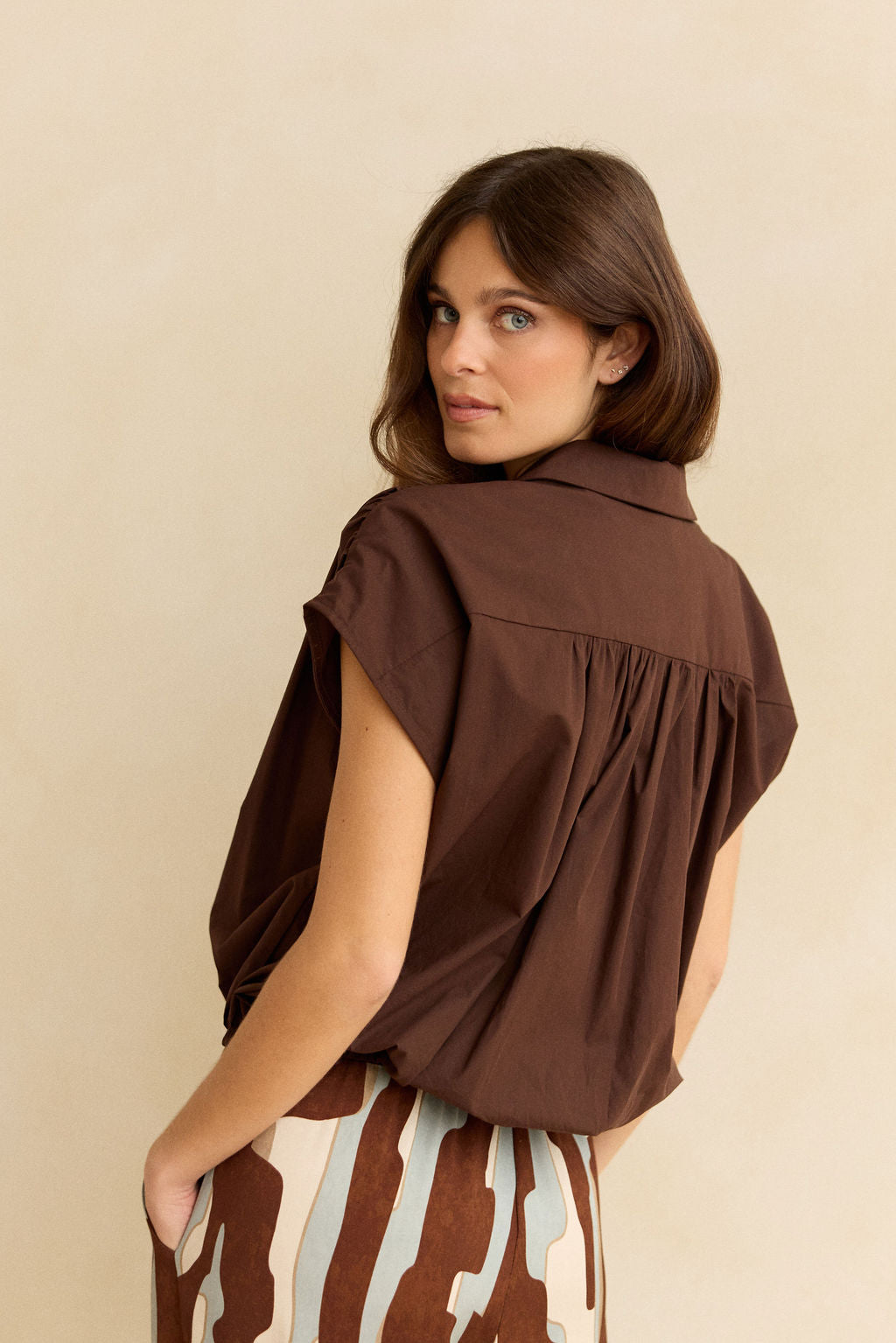 CHEMISE SANS MANCHE EN POPELINE DE COTON TILT PECAN