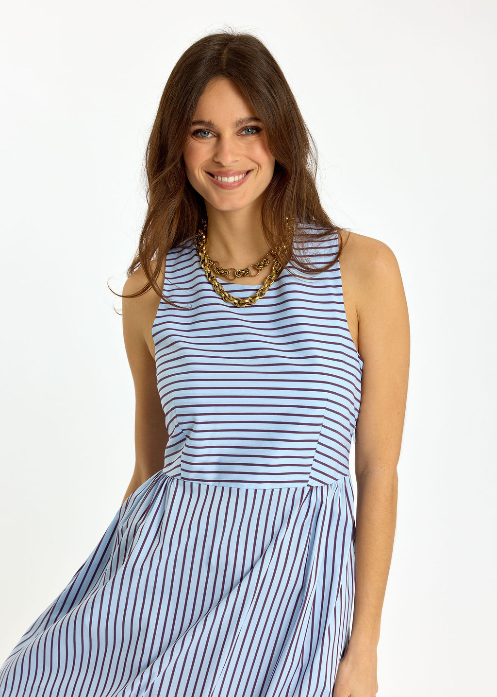 ROBE EN POPELINE RAYÉE AVEC UN DOS CROISÉ CLAIRE CIEL