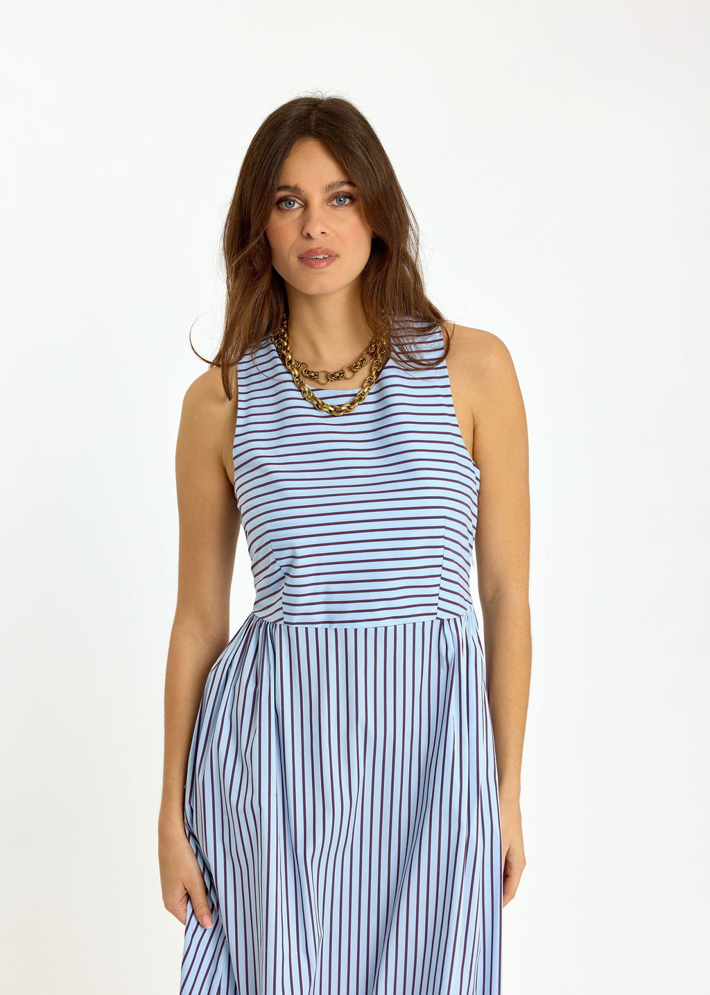ROBE EN POPELINE RAYÉE AVEC UN DOS CROISÉ CLAIRE CIEL