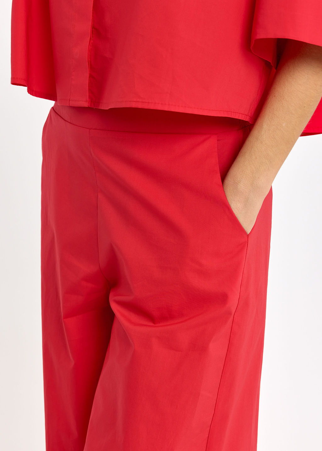 PANTALON LONG ÉVASÉ EN POPELINE UNIE CASSIA ROUGE