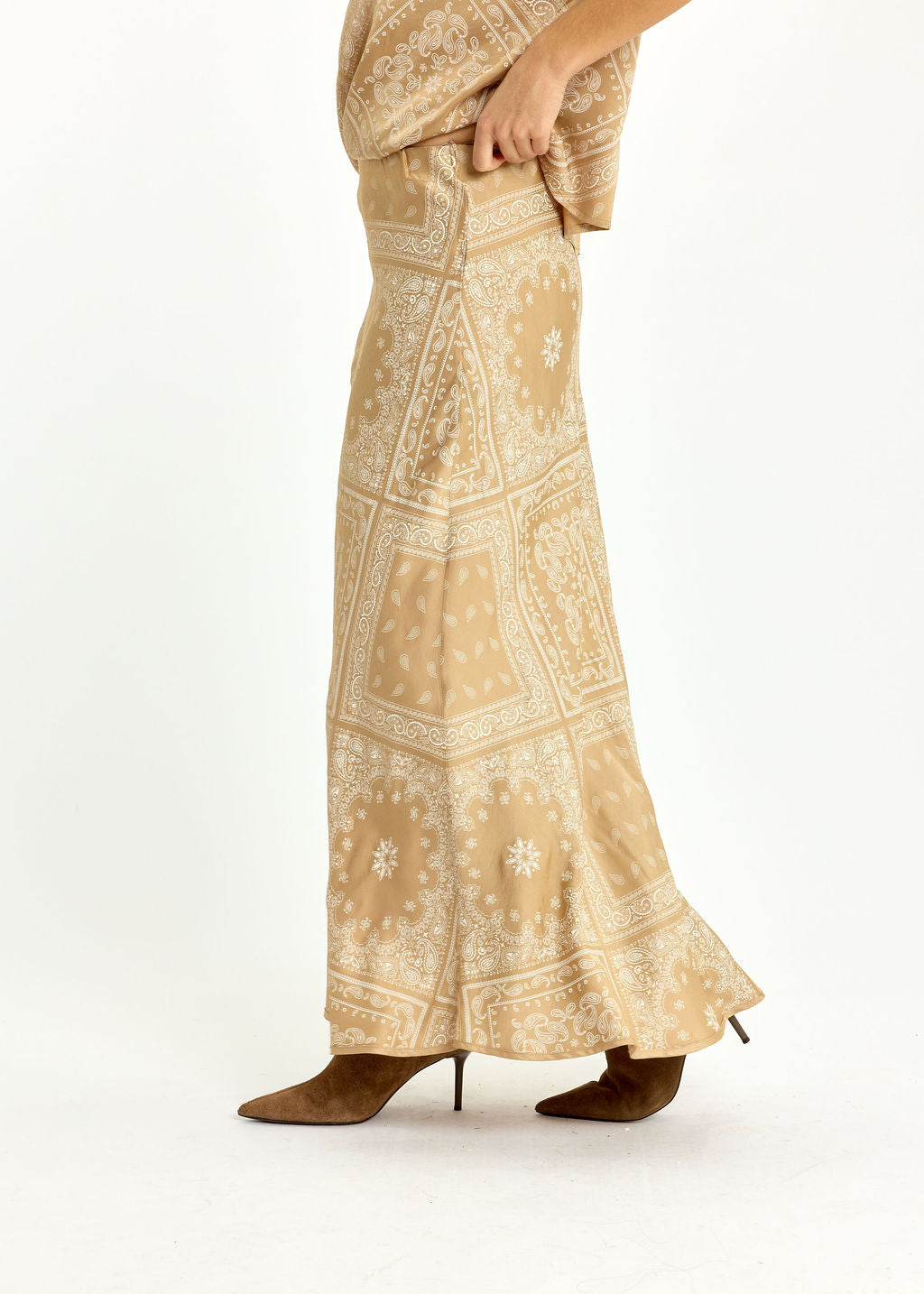 JUPE FITTÉE LÉGEREMENT ÉVASÉE ALMA BLÉ