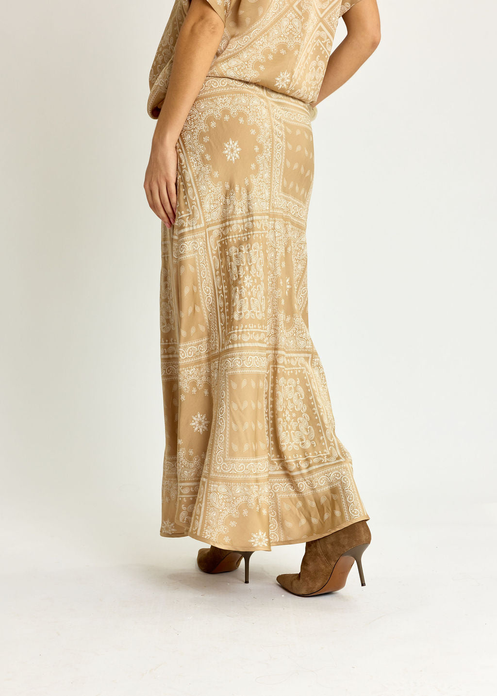 JUPE FITTÉE LÉGEREMENT ÉVASÉE ALMA BLÉ