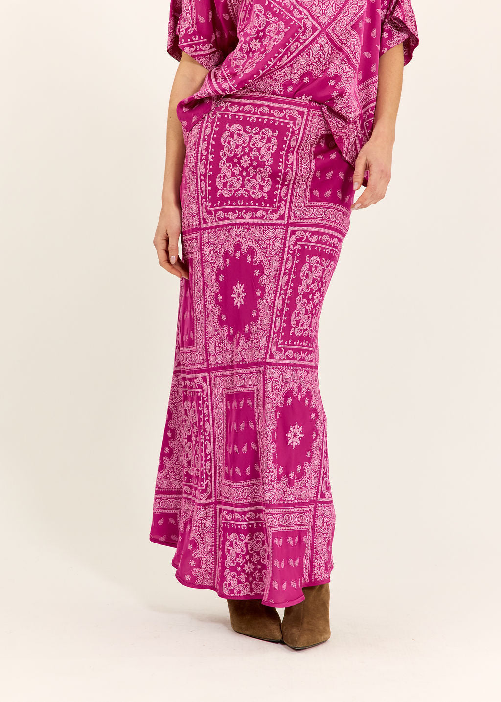 JUPE FITTÉE LÉGEREMENT ÉVASÉE ALMA PINKY