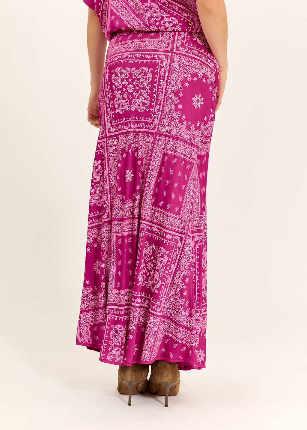 JUPE FITTÉE LÉGEREMENT ÉVASÉE ALMA PINKY