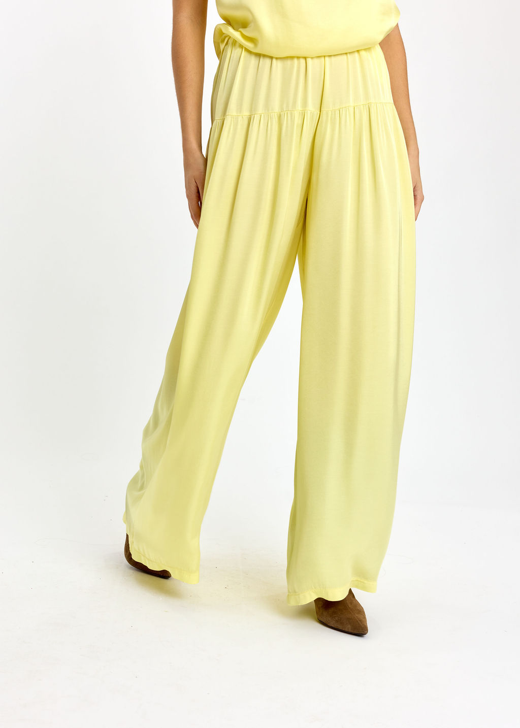 PANTALON FLUIDE AVEC DÉCOUPE AUX HANCHES RYO LEMON